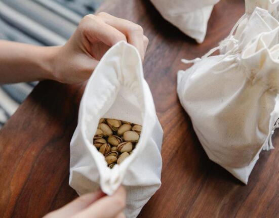 pistachio nutritional value calories protein carbohydrates