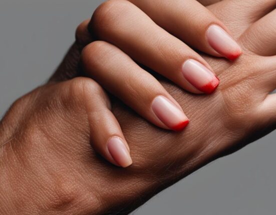 Onychomycosis Symptoms in Fingernails